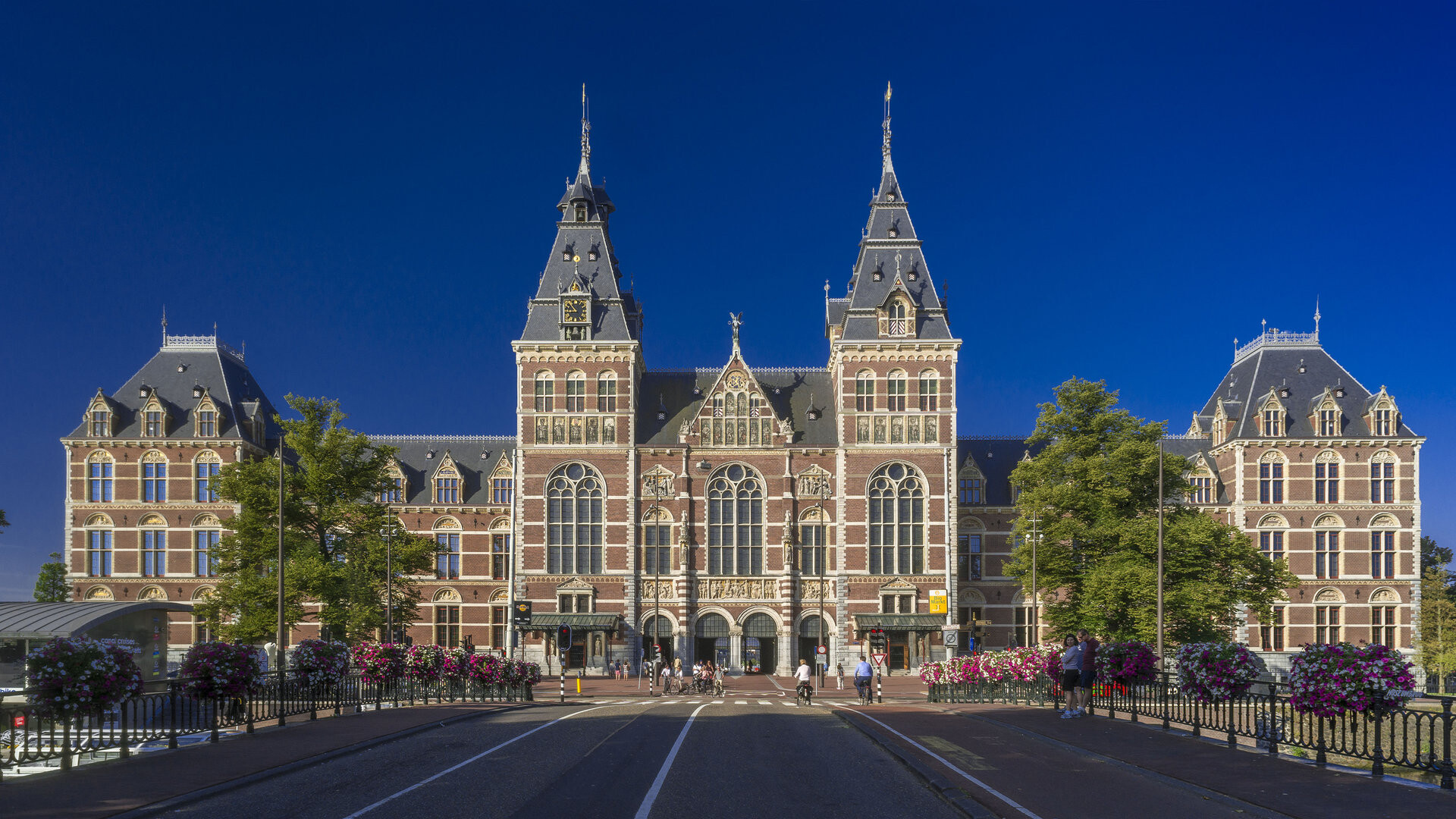 Klimata aizstāvji bloķē Amsterdamas “Rijksmuseum”