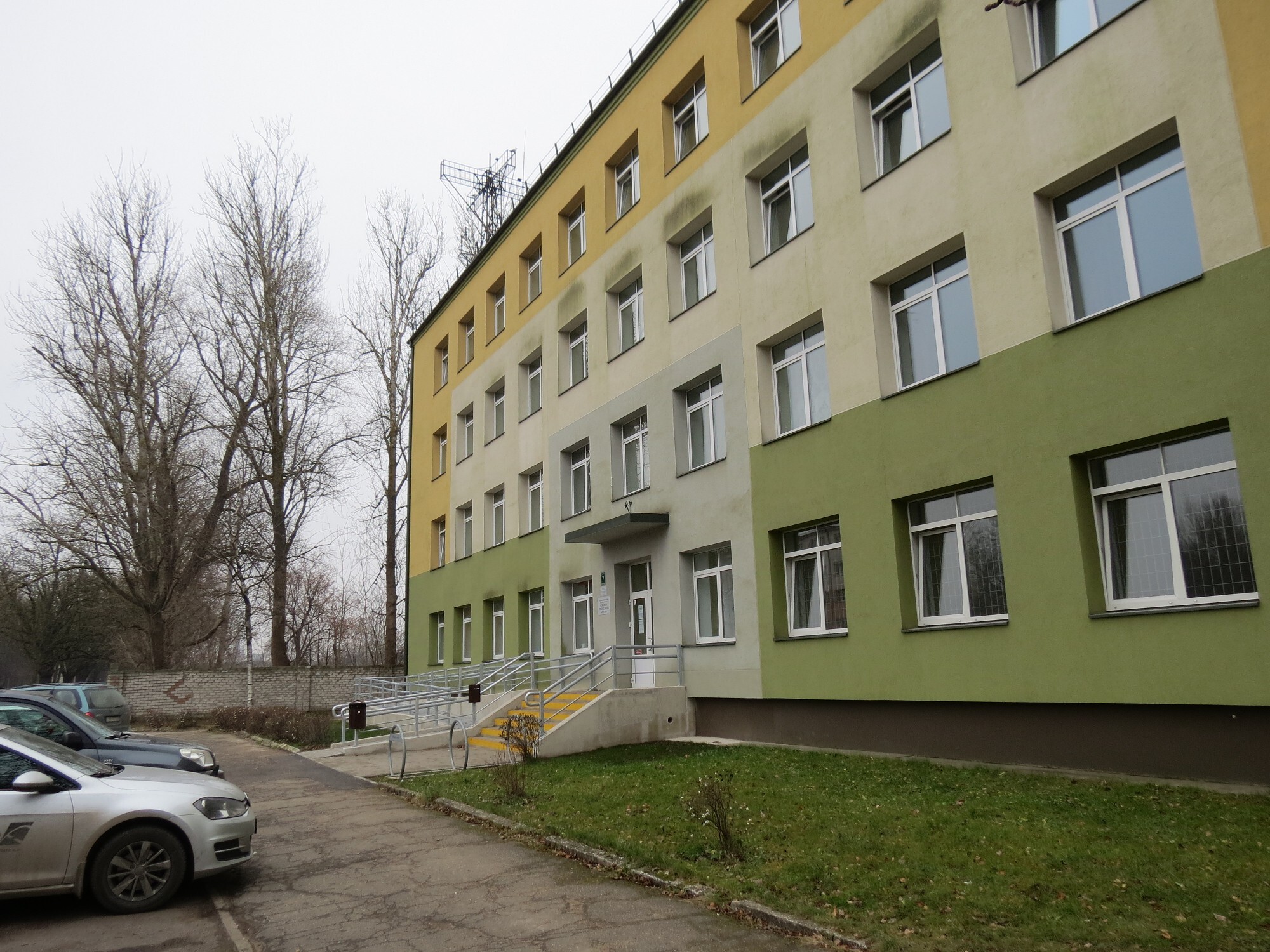 Nakts patversmei pārmet necilvēcīgu attieksmi pret iemītniekiem kovida uzliesmojuma laikā