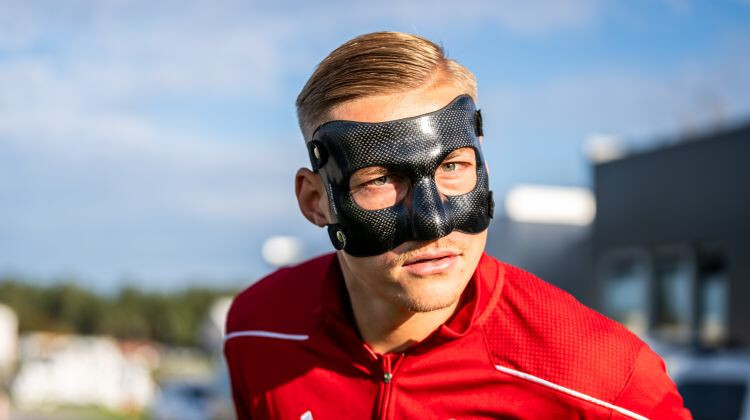 Kristers Tobers ticis pie maskas un atceras savu debiju Ziemeļmaķedonijā