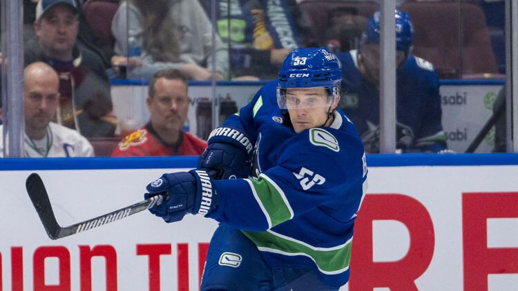 Video: Teodoram Bļugeram pirmie vārti NHL sezonā