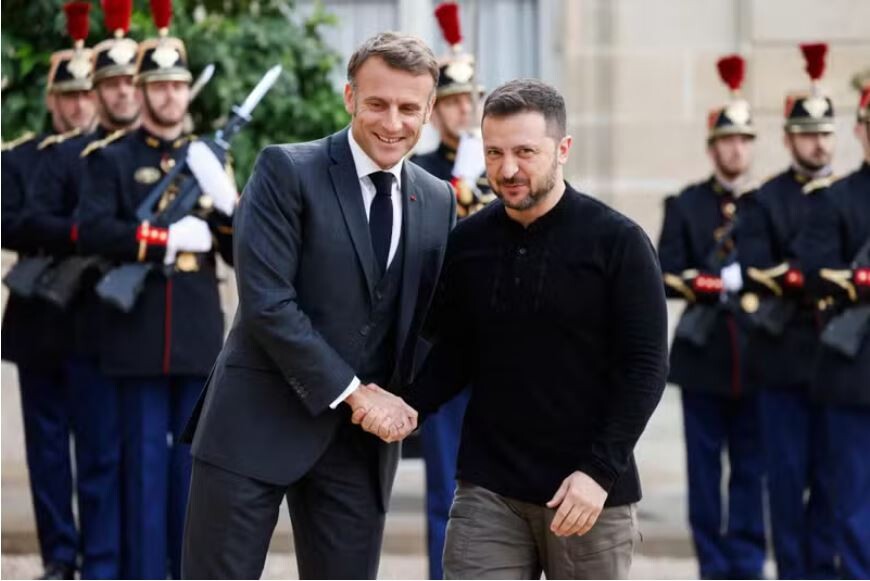 Zelenskis vizītes laikā Parīzē noraida pamiera apspriešanu ar Krieviju