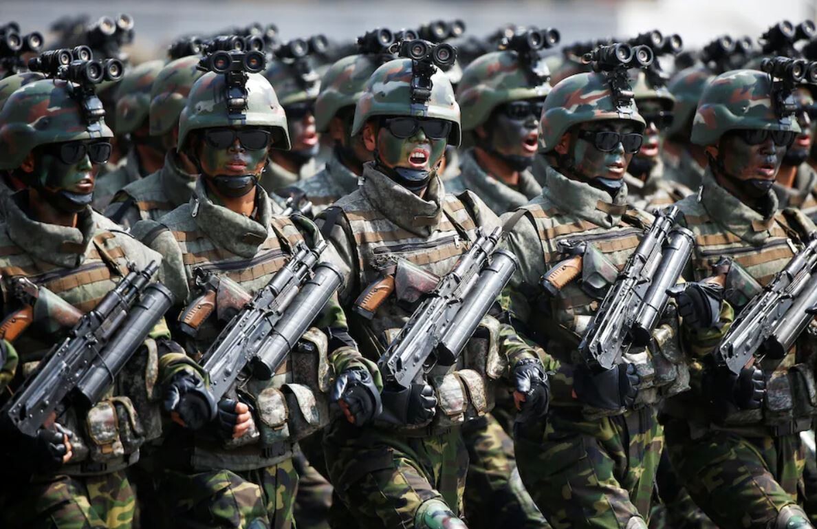 ASV: Ziemeļkorejas karavīri krievu uniformās dodas Ukrainas virzienā
