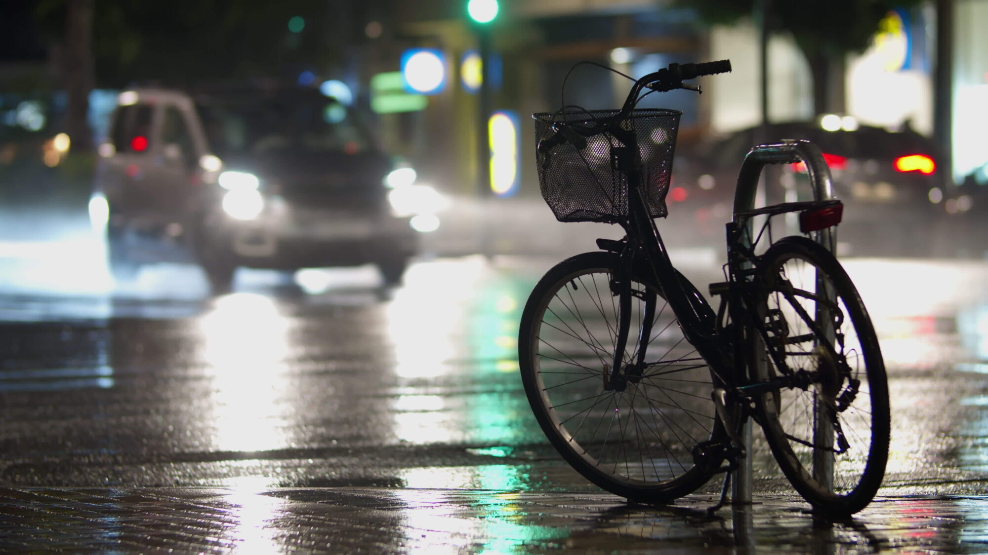 Velosipēdam rudenī noderēs pārvalks, dubļu sargi un smērviela