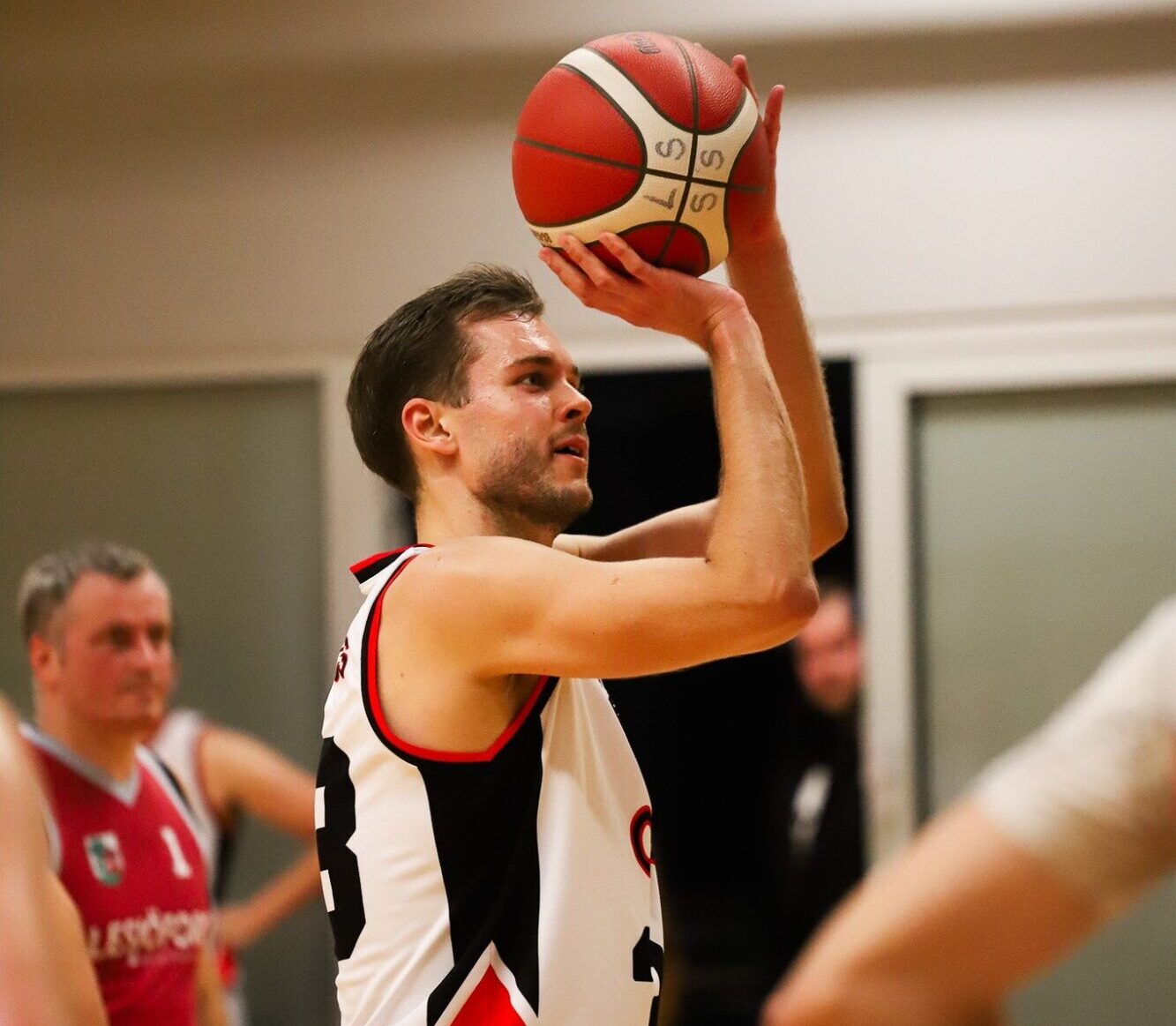 Liepājas basketbola čempionāta spēlē BK “ODS” iemet 47 punktus pirmajās desmit minūtēs
