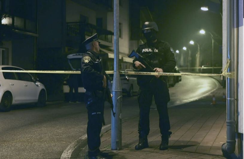 Bosnijā pēc pusaudža pastrādātas policista slepkavības aizturēti astoņi cilvēki