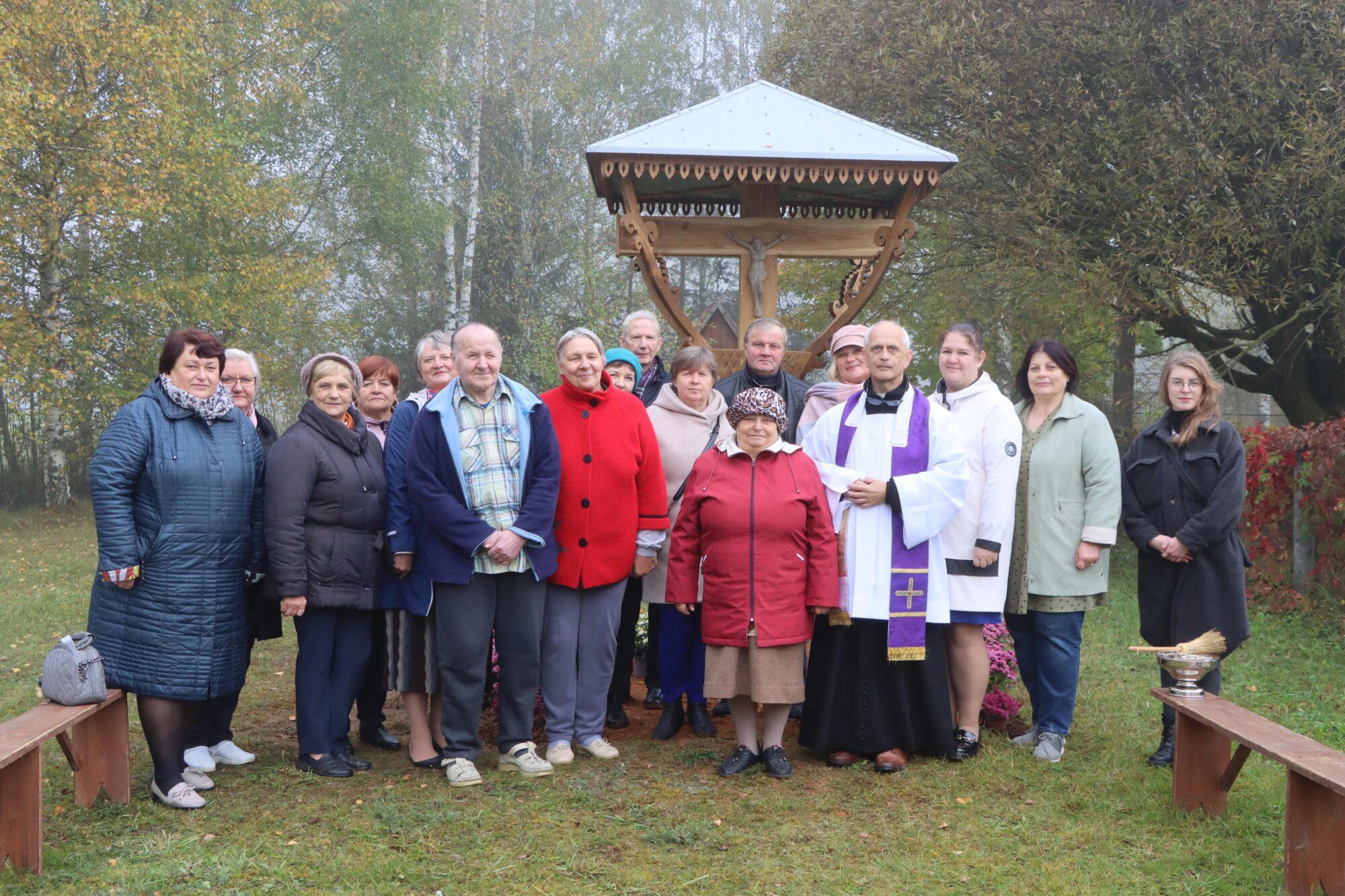 Latgale: Vārkavā iesvētīja restaurēto Aizpūriešu krucifiksu