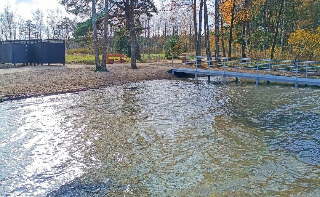 Kurzeme: Izbūvēta jauna peldvieta pie Būšnieku ezera