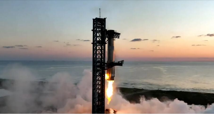 “SpaceX” atliek lidojumu uz SKS