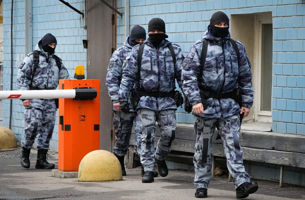 Maskavā aizturēti trīs neatkarīgo mediju žurnālisti