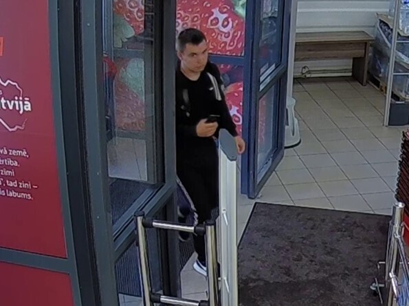 Policija Liepājā skaidro vīriešu identitāti