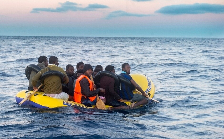 Lamanšu vienas dienas laikā šķērsojuši gandrīz 1000 migrantu