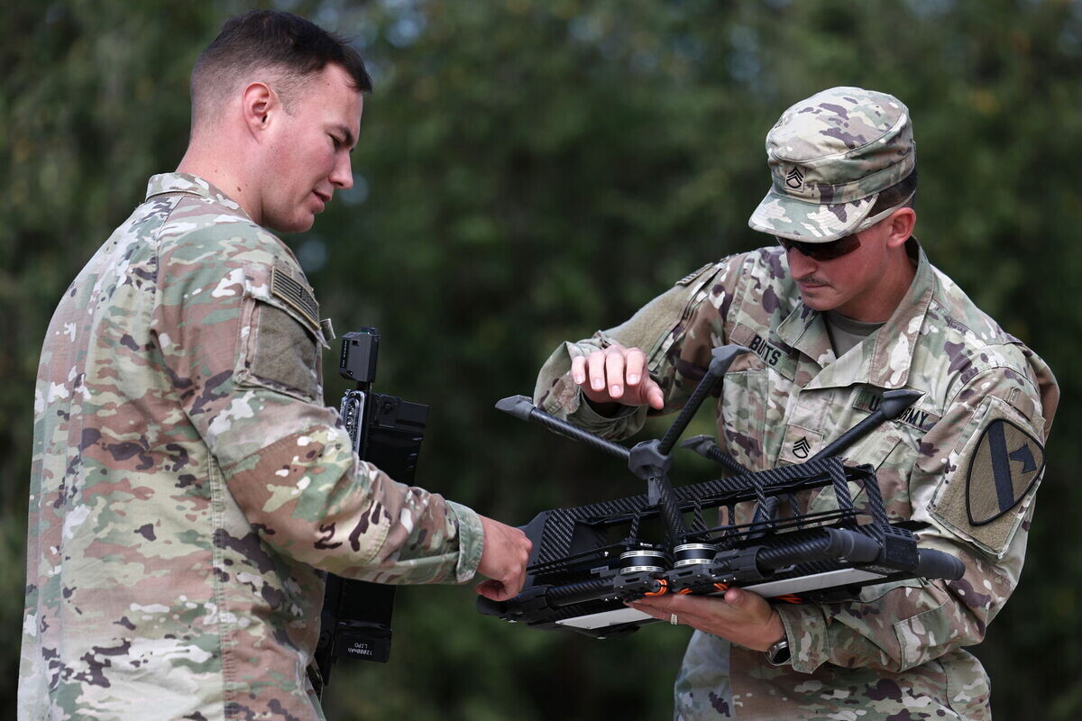 Pentagons: NATO nenotrieks raķetes un dronus virs Ukrainas
