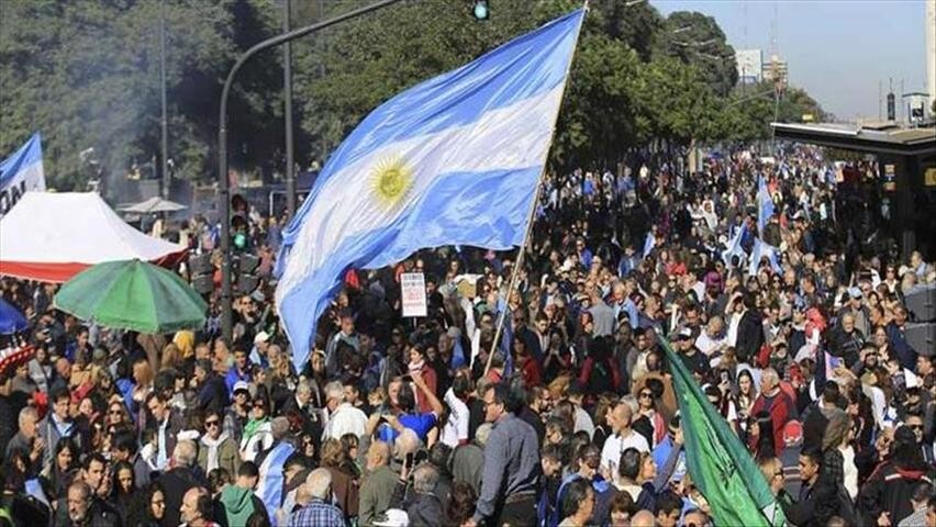 Argentīnu piemeklē plašs transporta darbinieku streiks