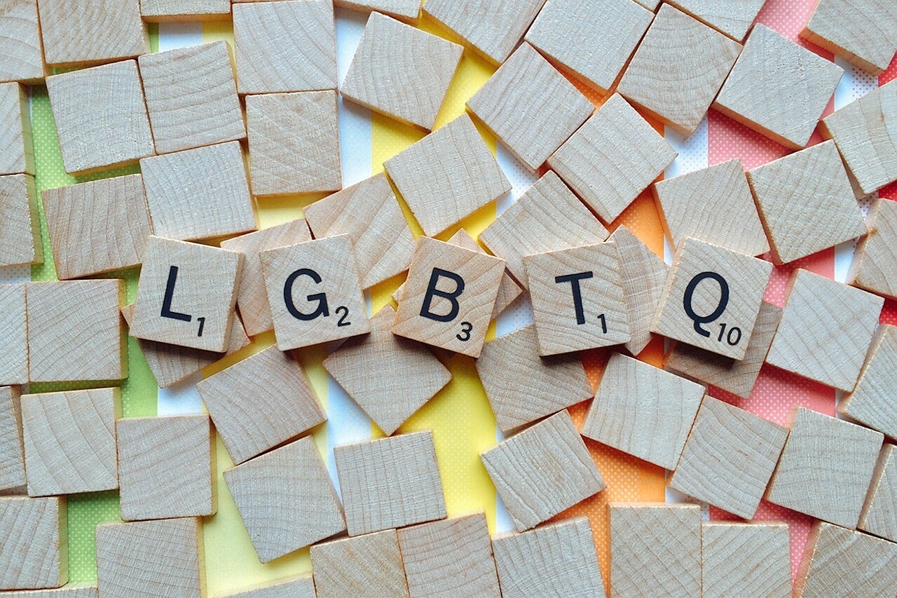 Krievijā aizturēti izdevēji LGBT propagandas lietā