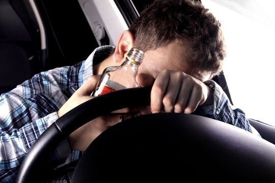 Vidzemē agresīvs autovadītājs pie stūres sēdies 3,95 promiļu reibumā