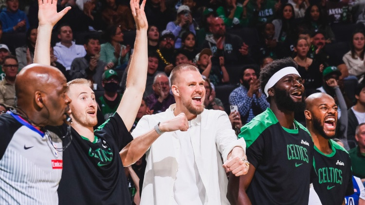 Video: “Celtics” basketbolistiem pārbaudes spēlē graujoša uzvara