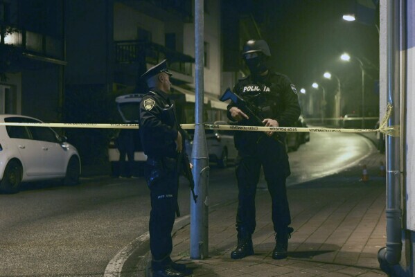 Pusaudzis Bosnijas policijas iecirknī nodur policistu