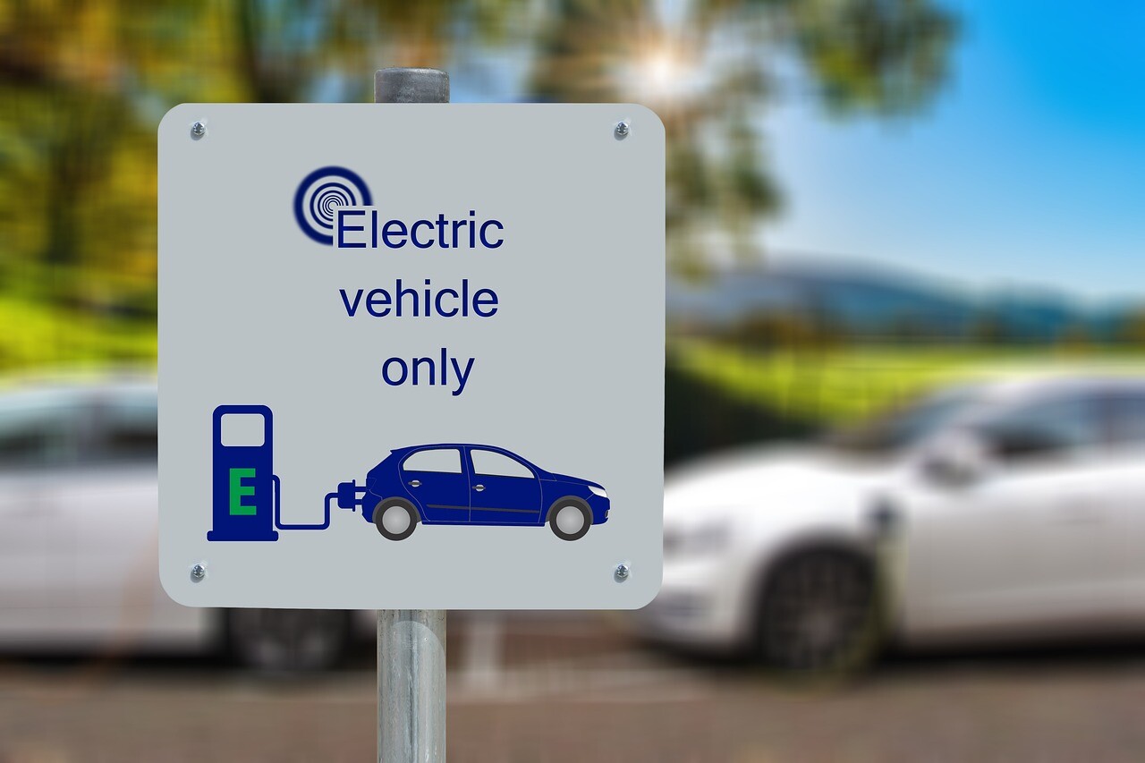 ES nosaka papildu muitas nodevas Ķīnā ražotajām elektroauto