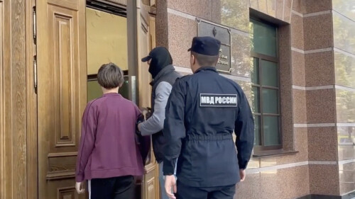 Krievijā sākusies masveida pusaudžu aizturēšana par ukraiņu “teroristu” atbalstīšanu