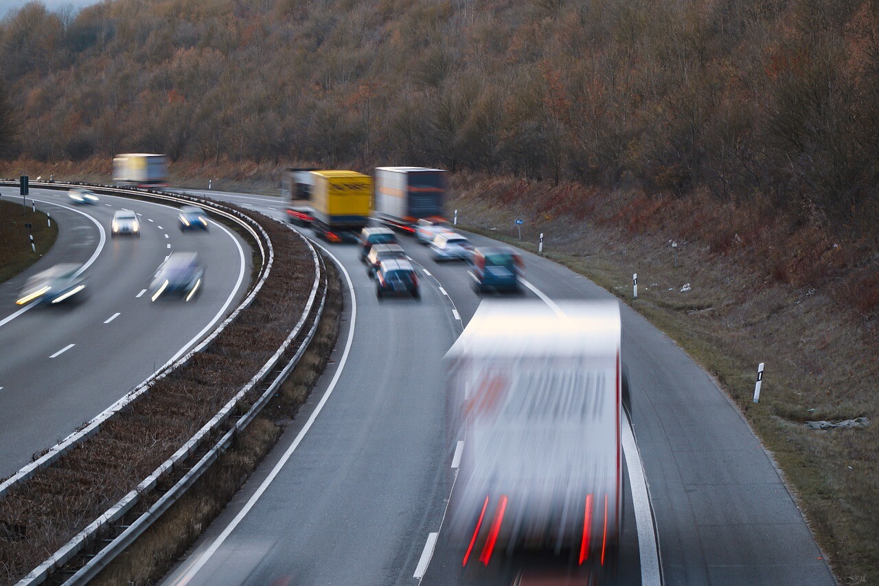 Autoceļu lietošanas nodevu no 2030. gada plāno aizstāt ar ceļu infrastruktūras nodevu par distanci