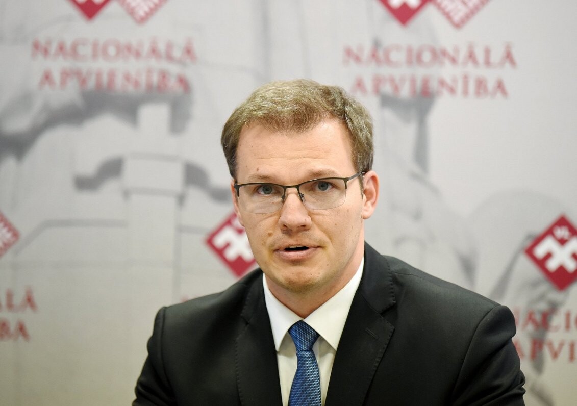 LTV: Ilggadējais NA līderis Dzintars decembrī pametīs partijas vadību