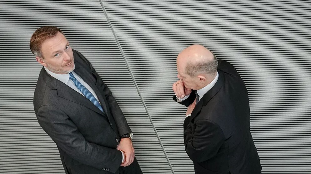 Olafs Šolcs atlaiž finanšu ministru