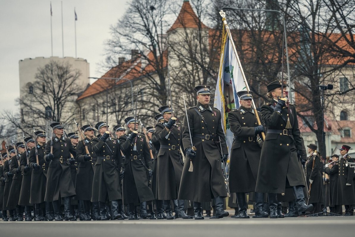 Armijas parādi pirmo reizi Latvijas vēsturē komandēs sieviete