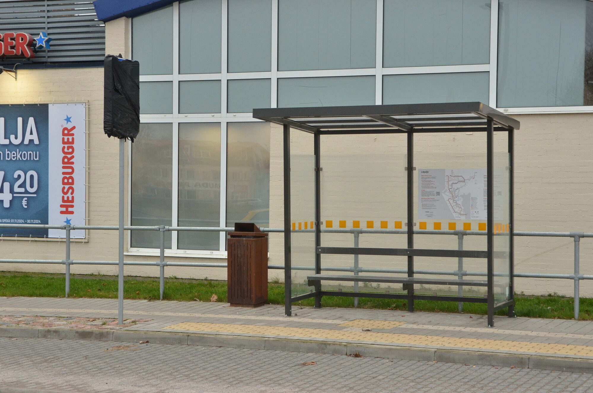 Pasažieri un “Lux Express” vēlas pieturu centrā, pašvaldības ierēdņi ir pret “vēl vienu cilvēku pulcēšanās vietu”