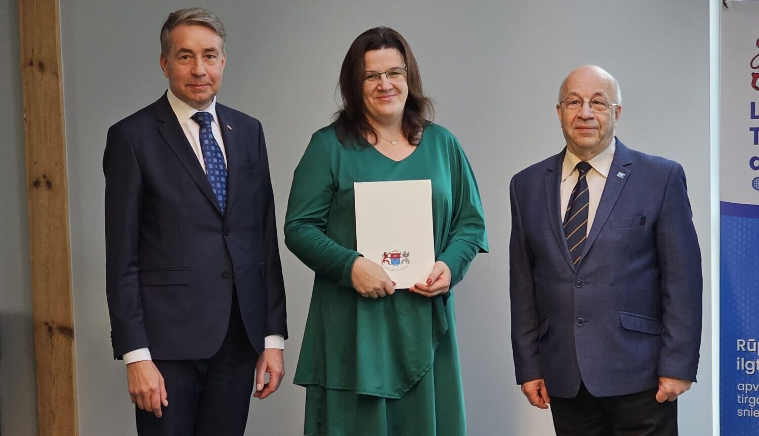 Pie atzinības tiek trīs “top!” veikalu darbinieces