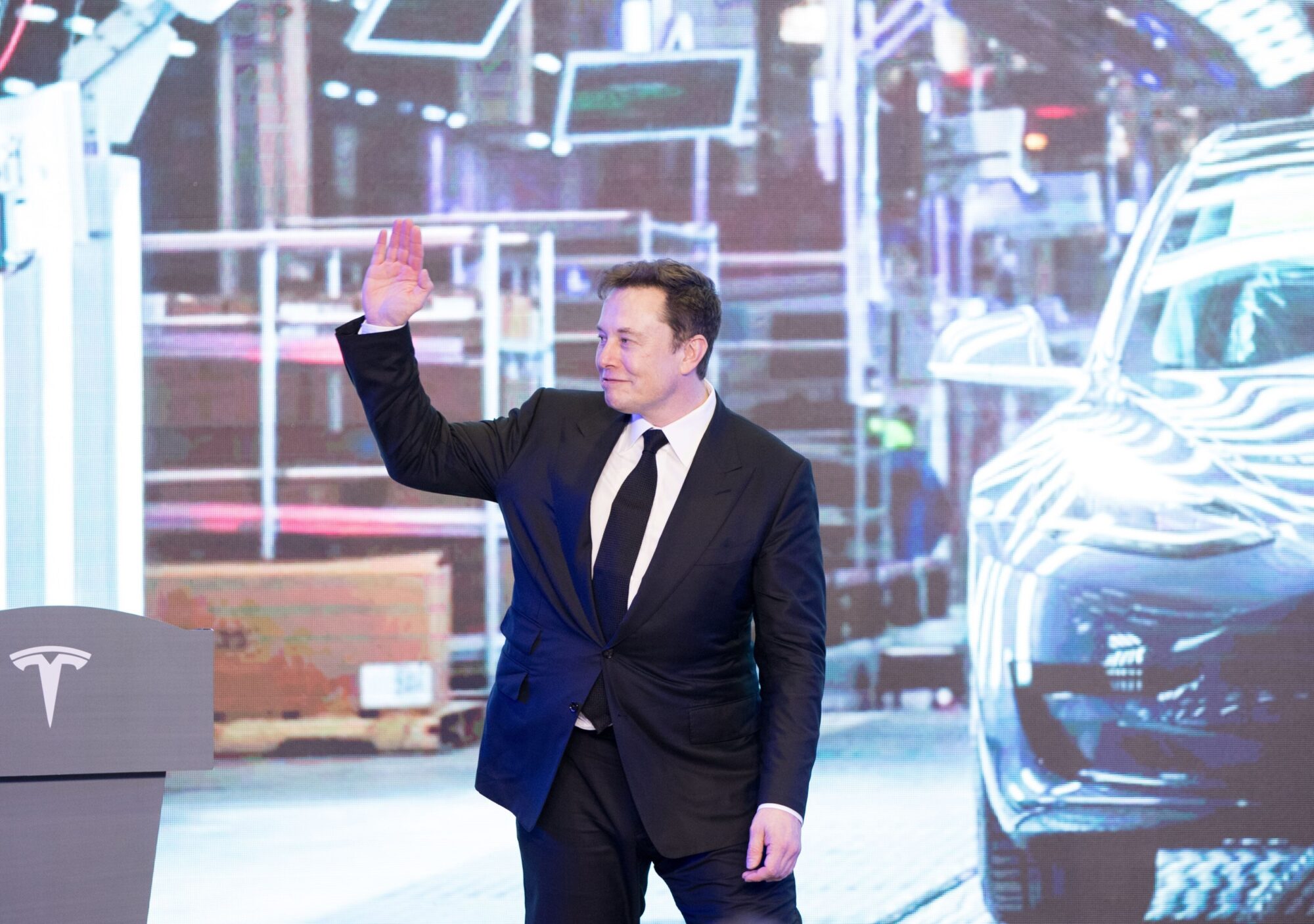 Maskam piederošās “Tesla” tirgus vērtība pārsniedz triljonu dolāru pēc Trampa uzvaras
