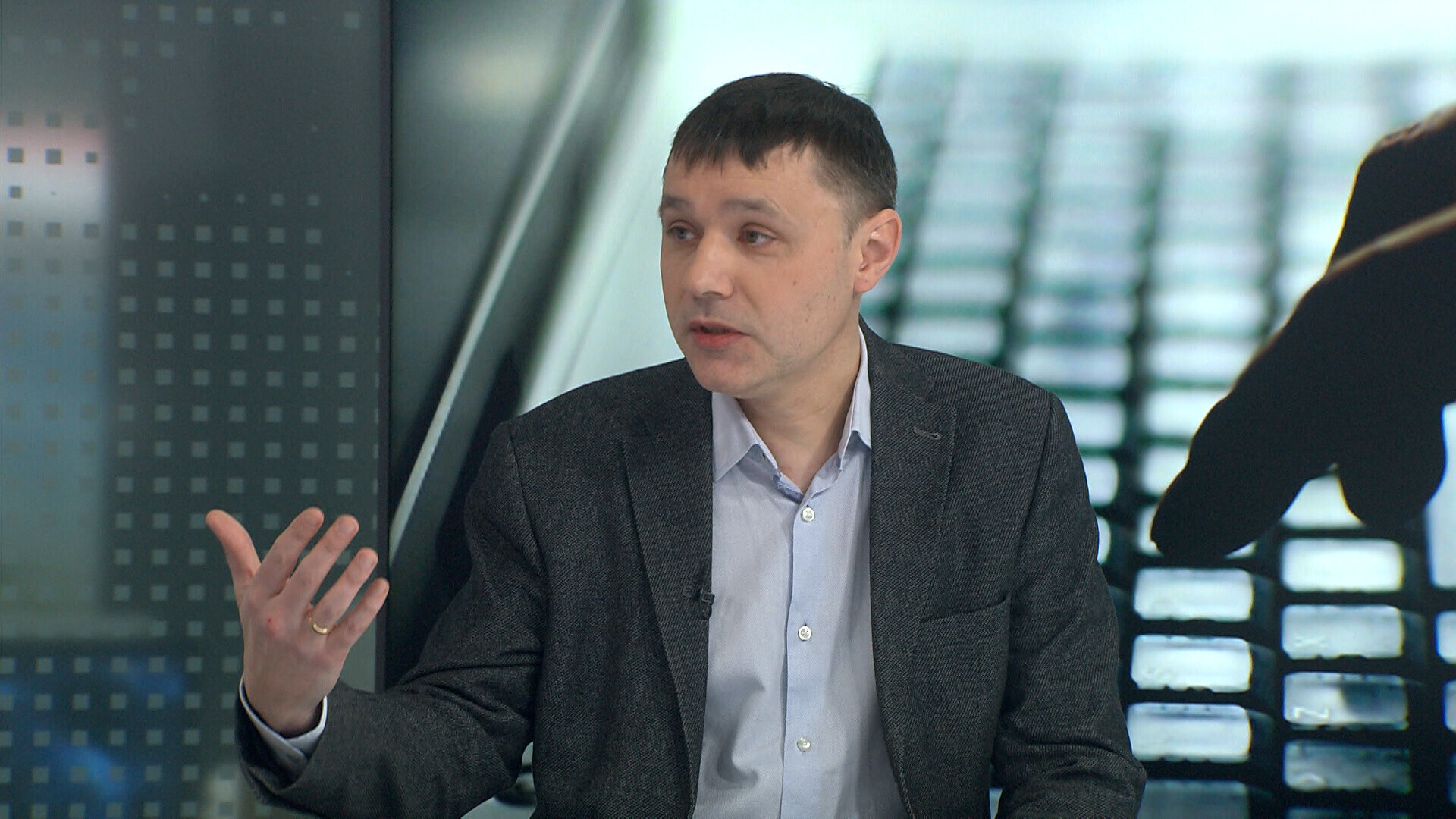 Roberts Birzgalis: Neparasti zemās cenas un fantastiskās atlaides ir tikai āķis, uz kura ķert neuzmanīgākus pircējus