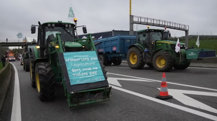 Francijas lauksaimnieki pārtrauc ceļa blokādi uz Spānijas robežas