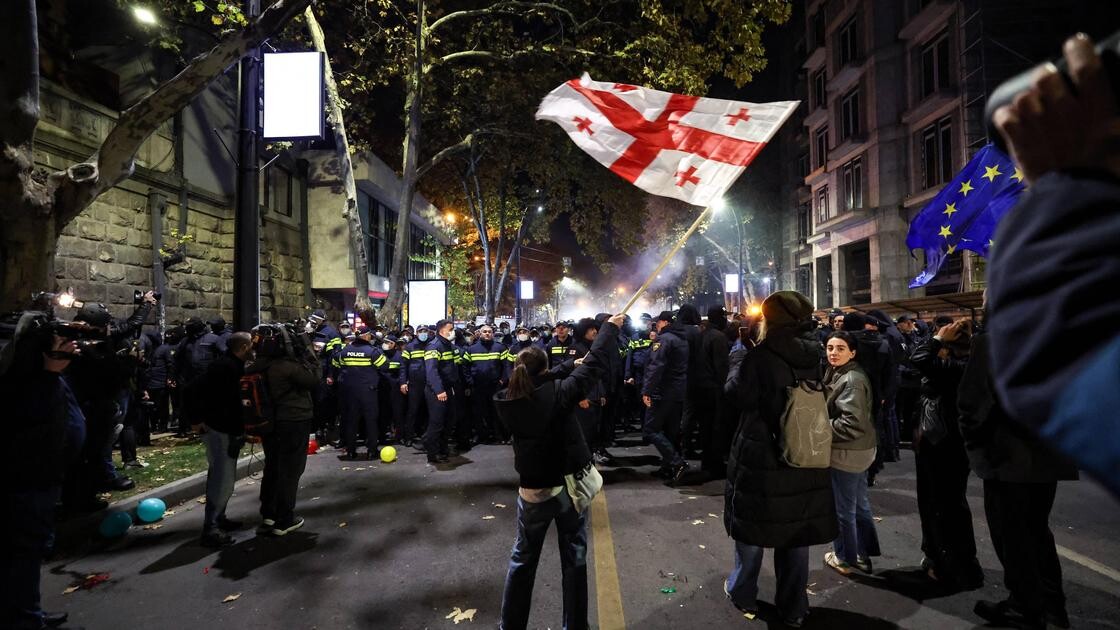 Gruzijas policija izklīdina protestu pret vēlēšanu rezultātiem
