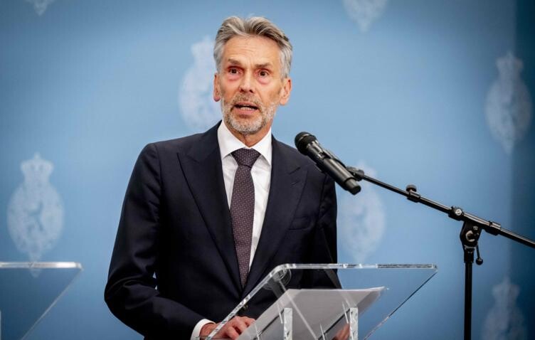 Nīderlandes valdošā koalīcija turpinās pastāvēt arī pēc valsts ministres atkāpšanās