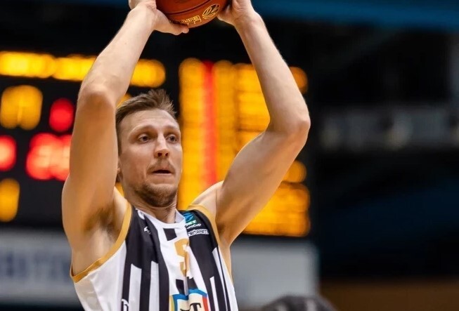 Mareks Mejeris iemet 17 punktus zaudētā ULEB Eirokausa spēlē