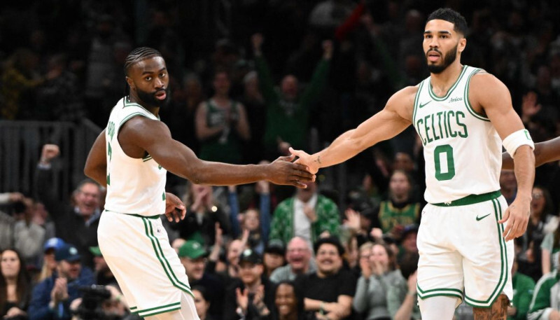 Video: “Celtics” basketbolisti izcīna piekto uzvaru pēc kārtas