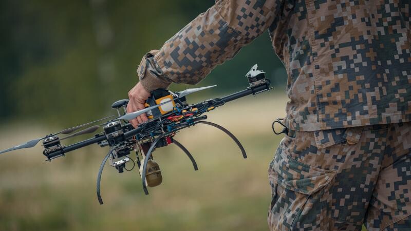 Policija izmeklē dronu lidojumus virs Vācijas militārās bāzes
