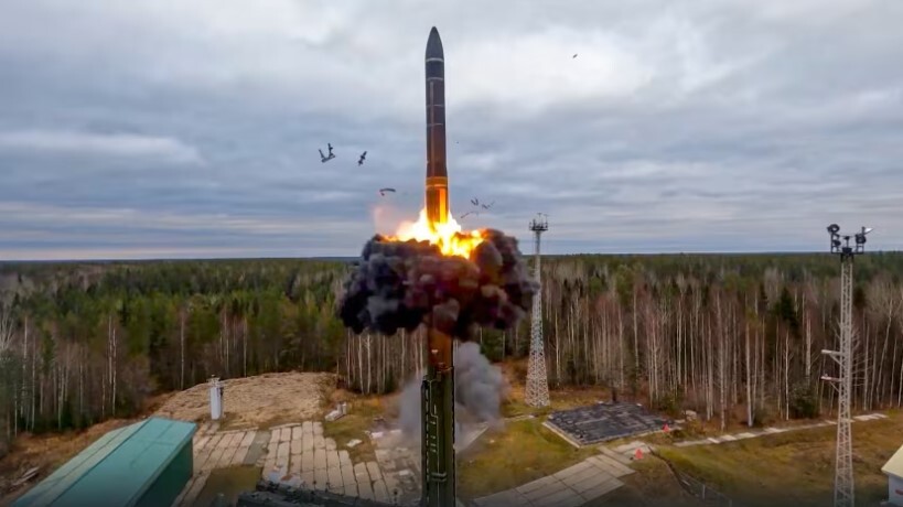 ASV amatpersona: Krievija veica triecienu Ukrainai ar eksperimentālu vidēja darbības rādiusa ballistisko raķeti
