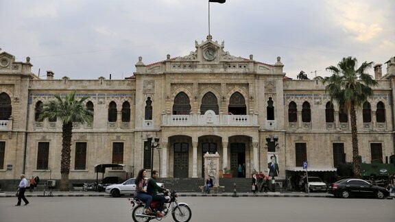 Jaunais Sīrijas valdības vadītājs aicina uz stabilitāti un mieru