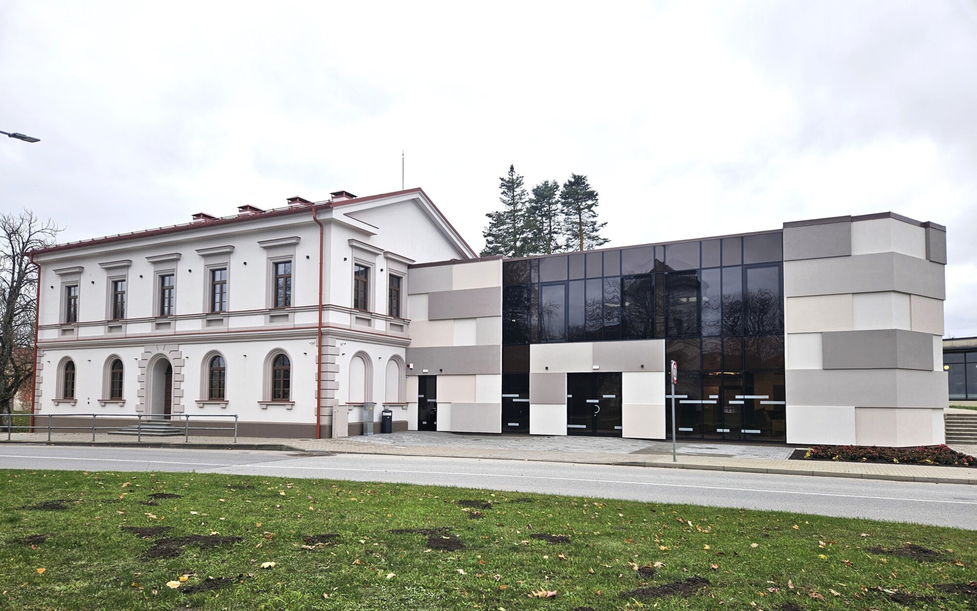 “Latvijas Pasta”, pašvaldības un valsts pakalpojumi Grobiņā būs pieejami vienā ēkā