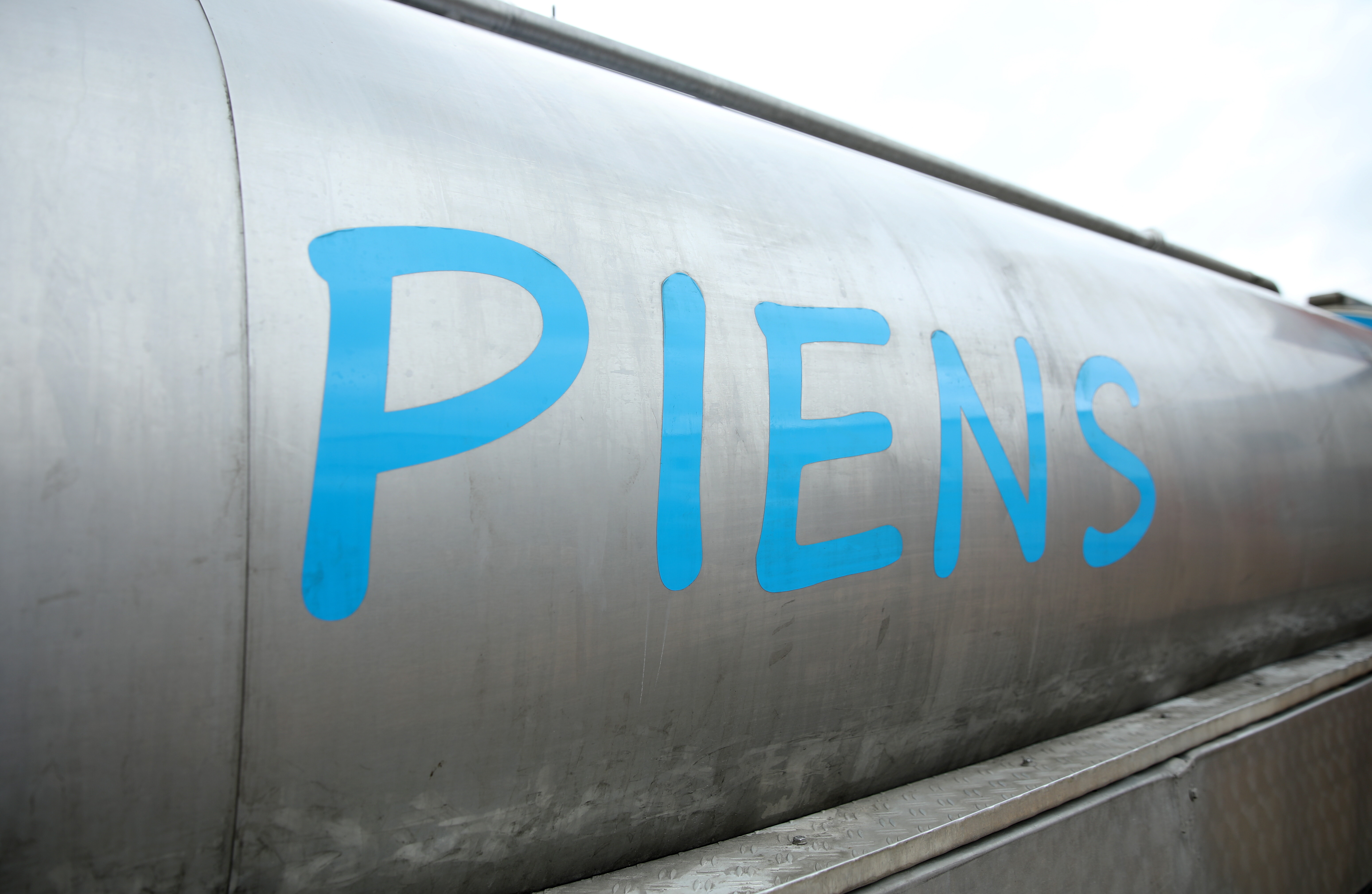 LPCS: Piena produktu cenu pieaugumu būtiski ietekmējis svaigpiena iepirkuma cenas kāpums