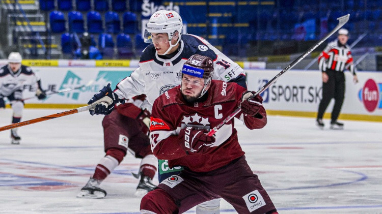 Latvijas hokejistiem pārbaudes turnīrā Slovākijā uzvara mačā ar Norvēģiju