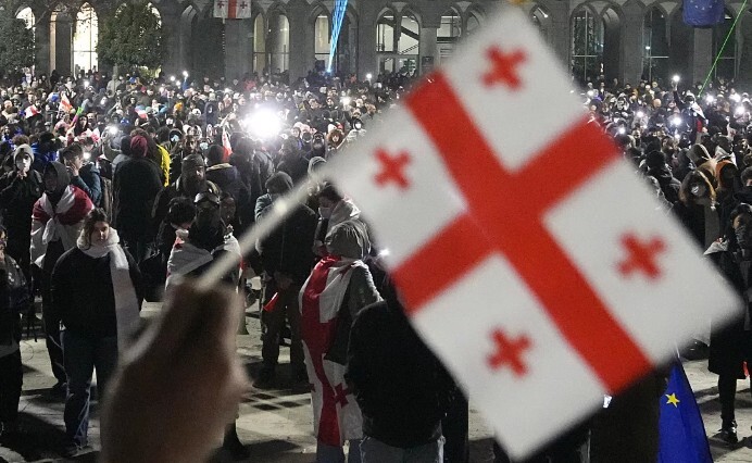 Tbilisi devīto dienu nerimst protesti