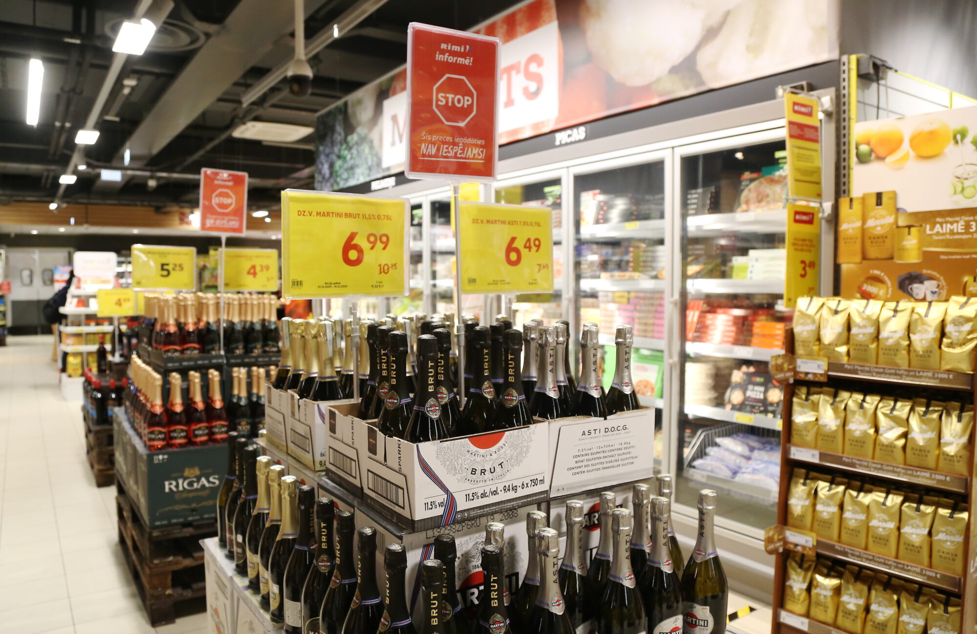 Saeima paaugstina akcīzes nodokli degvielai, alkoholiskajiem dzērieniem un tabakas izstrādājumiem