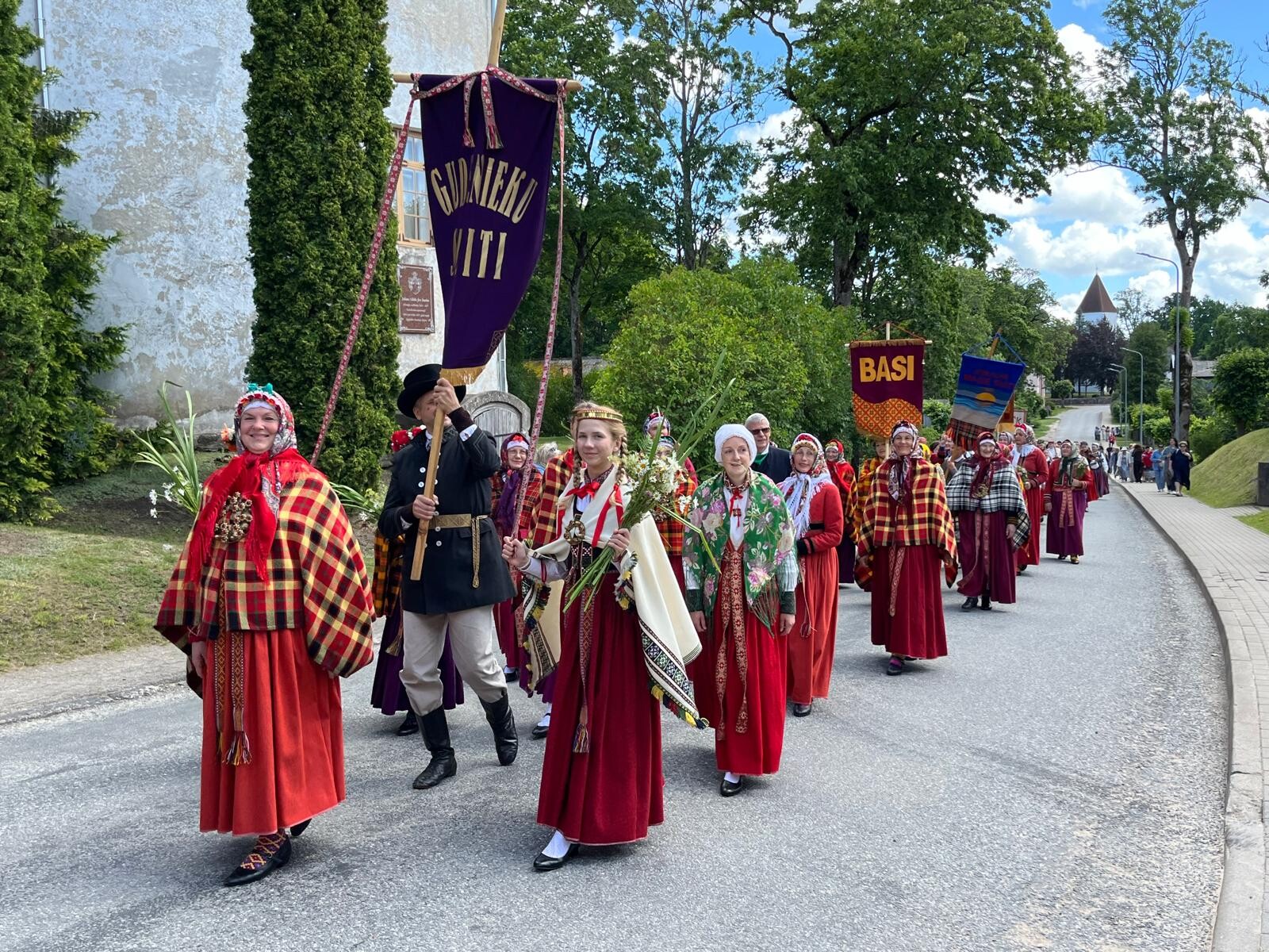 Svin burdona senās tradīcijas
