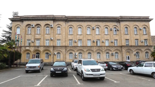 Apšaudē Abhāzijas parlamentā nogalināts deputāts