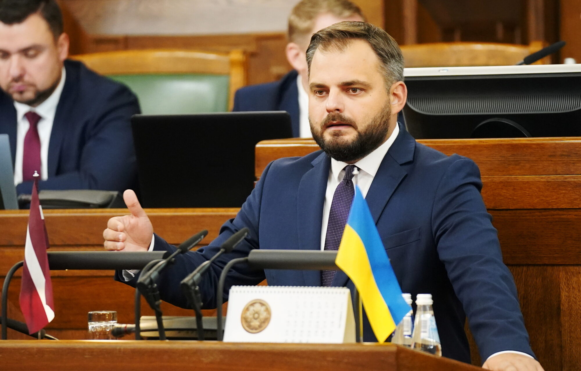 Valdošās partijas turpina noraidīt bažas par iespējamu koalīcijas nestabilitāti