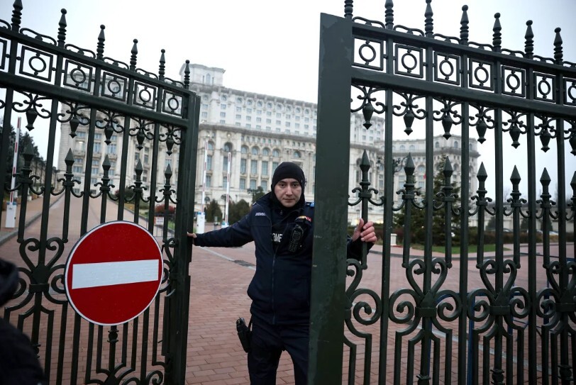 Rumānijā pēc vēlēšanu rezultātu anulēšanas veic kratīšanas