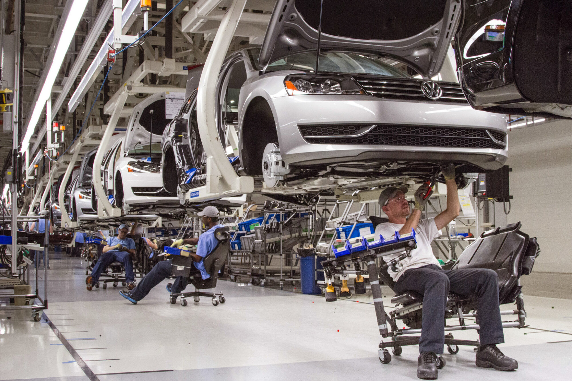 “Volkswagen” darbinieki Vācijā pirmdien rīkos jaunu streiku