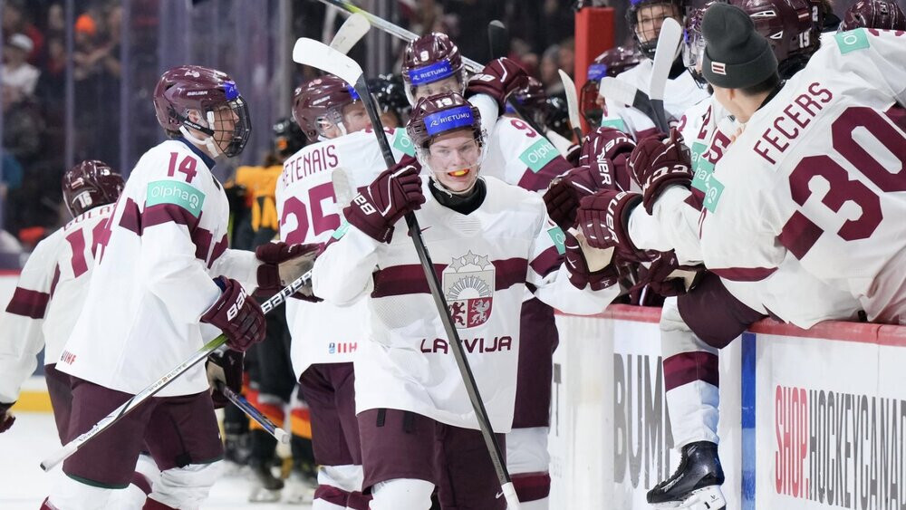 Video: Latvijas U20 hokejisti atspēlējas, pagarinājumā uzvar un spēlēs ceturtdaļfinālā